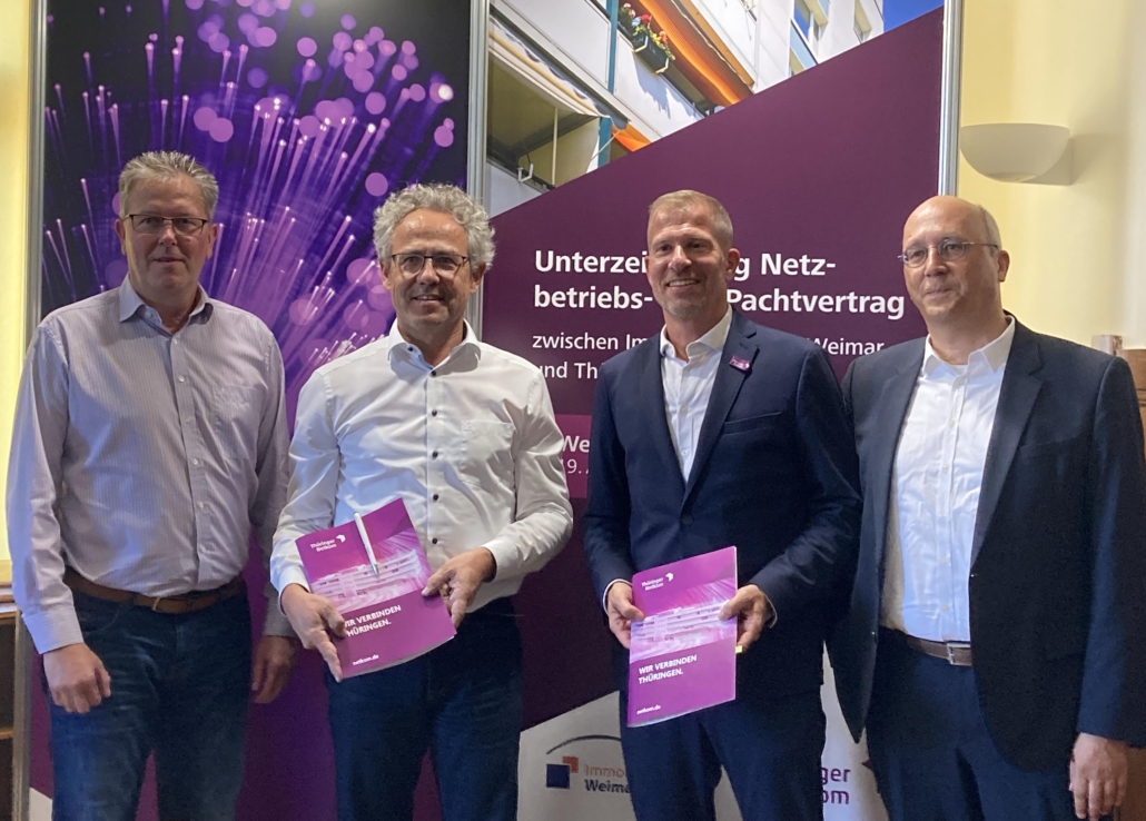 Jörg Töpfer, Teamleiter Kabelfernsehen ISW; Udo Carstens, Geschäftsführer ISW und WWS; Hendrik Westendorff, Geschäftsführer Netkom und Uwe Gläßner, Vertriebsleiter Netkom nach der Vertragsunterzeichnung (v.l.n.r.) Jörg Töpfer, Teamleiter Kabelfernsehen ISW; Udo Carstens, Geschäftsführer ISW und WWS; Hendrik Westendorff, Geschäftsführer Netkom und Uwe Gläßner, Vertriebsleiter Netkom nach der Vertragsunterzeichnung (v.l.n.r.)